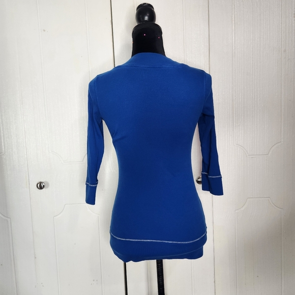 5/$15 Tee Shop Blue V Neck Y2K Shirt Top - Picture 3 of 9